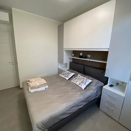I It Apartment